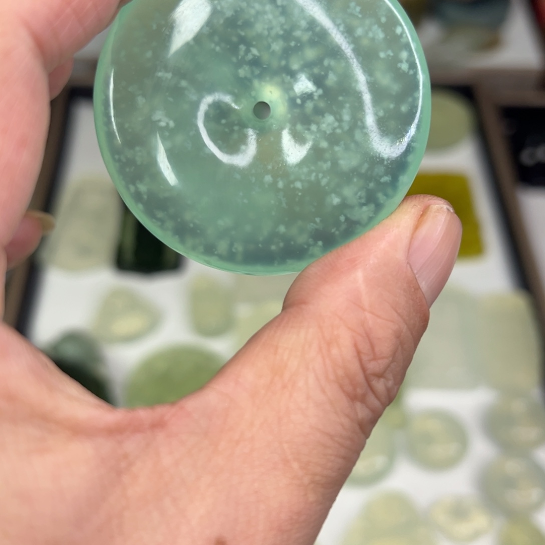 喜***斋岫玉未镶嵌颈饰宠粉福利回馈400天青洞