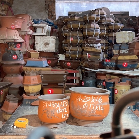 紫砂花盆金钟两只