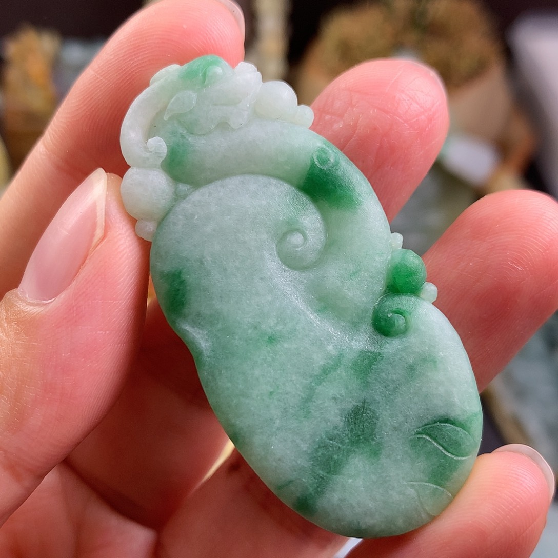 定制翡翠未镶嵌如意