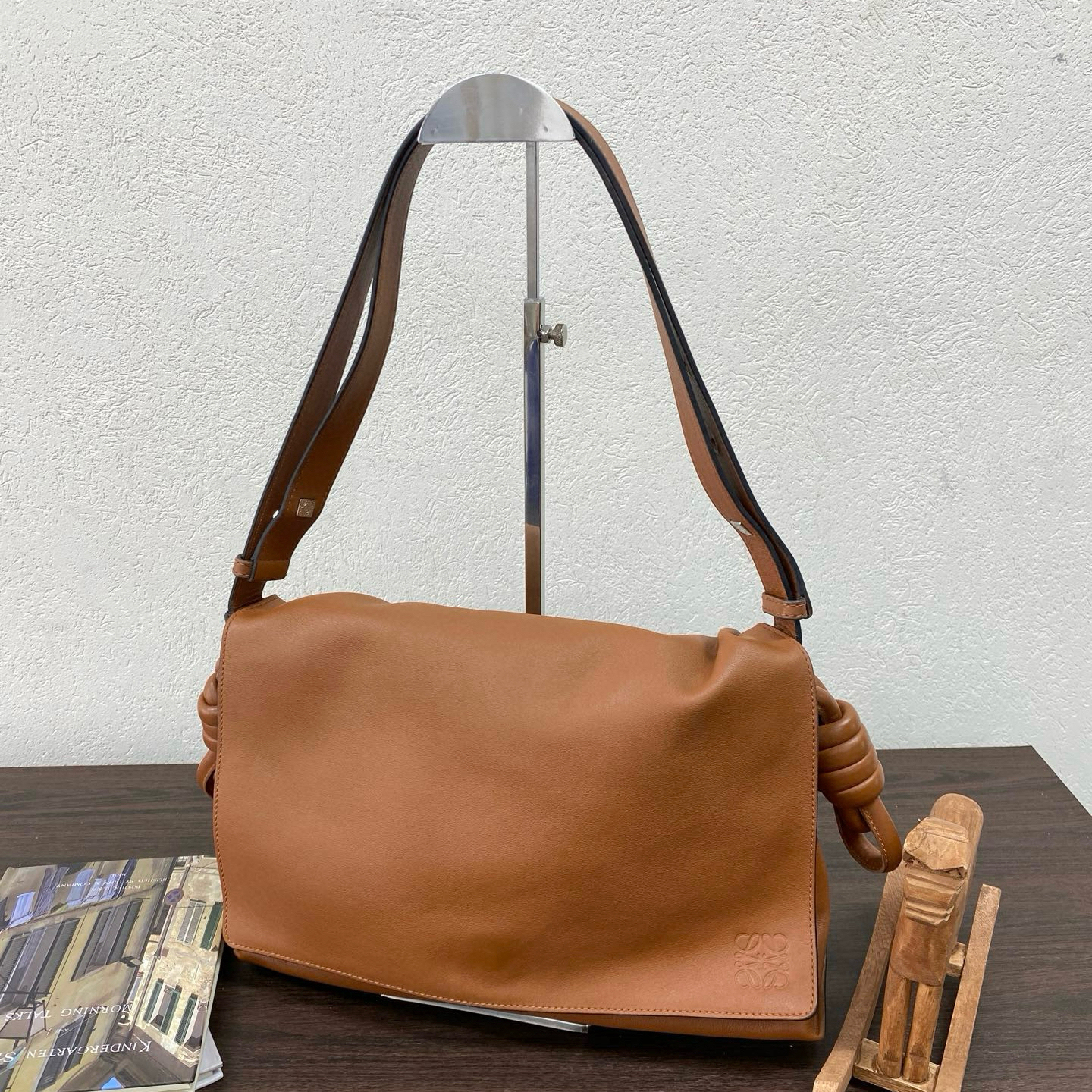 95新 LOEWE/罗意威 焦糖翻盖福袋绳结侧标单肩包时尚