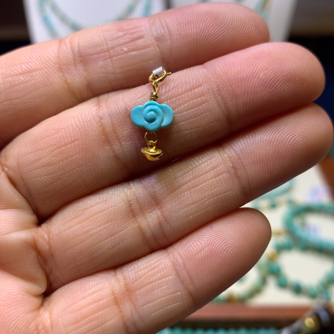 绿松石18K金镶嵌挂件