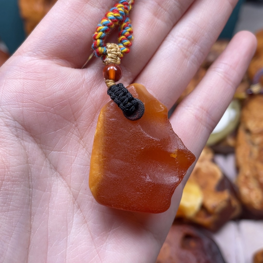 琥珀珠宝奇石未镶嵌