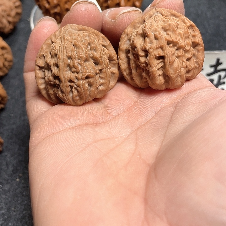 文玩核桃把件文玩核桃三角白