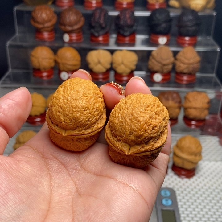 文玩核桃把件铁绣球55