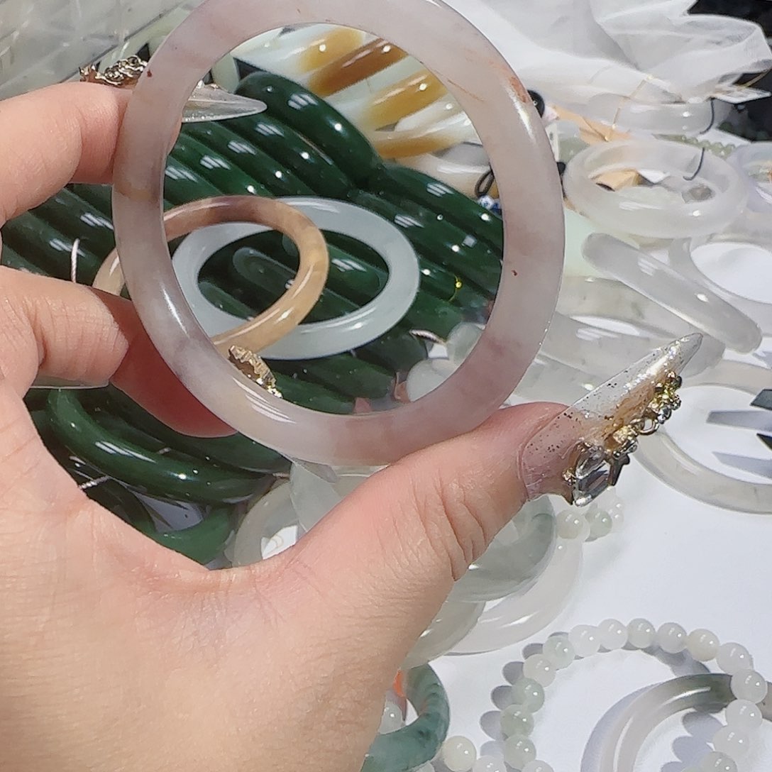 石英质玉手镯未镶嵌