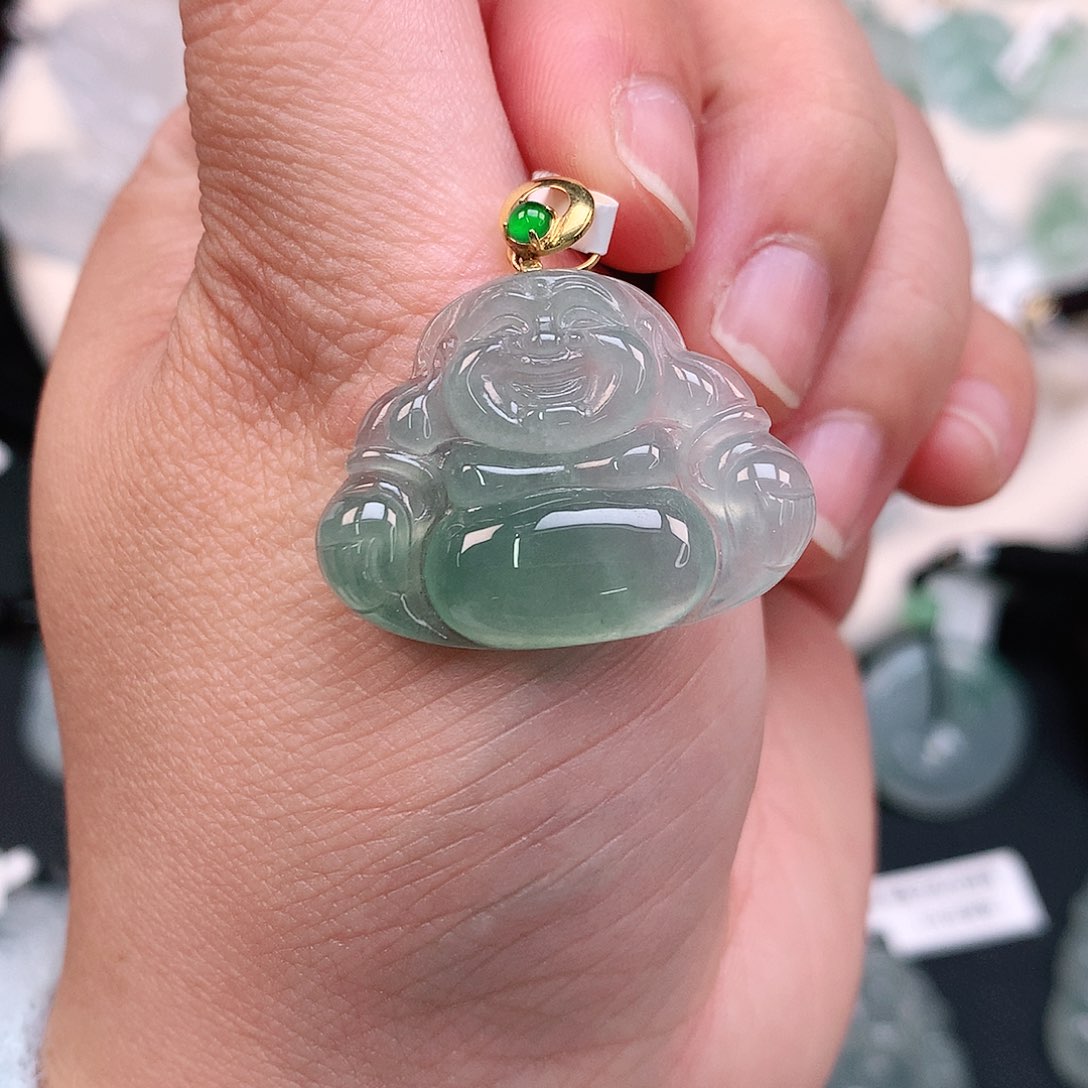 翡翠颈饰18K金镶嵌冰绿佛 高21.5 宽28.4 厚5