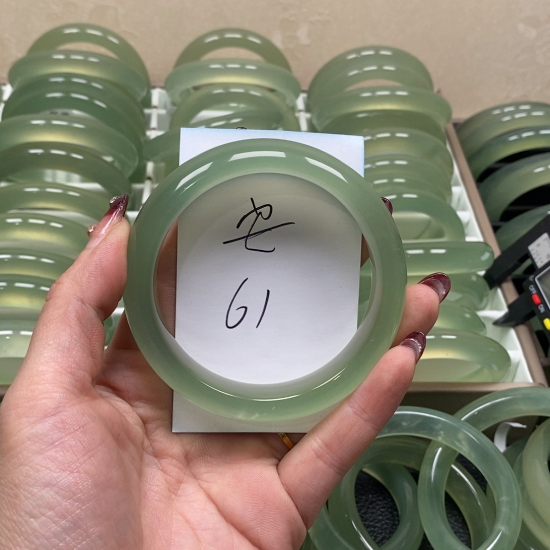 蛇纹石玉手镯未镶嵌勿**安