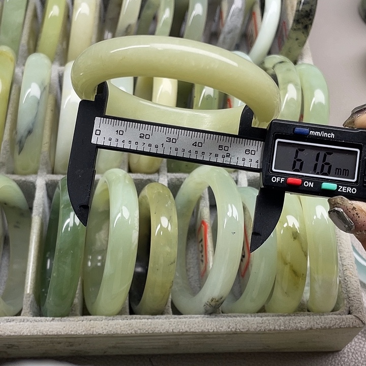 蛇纹石玉未镶嵌手镯164