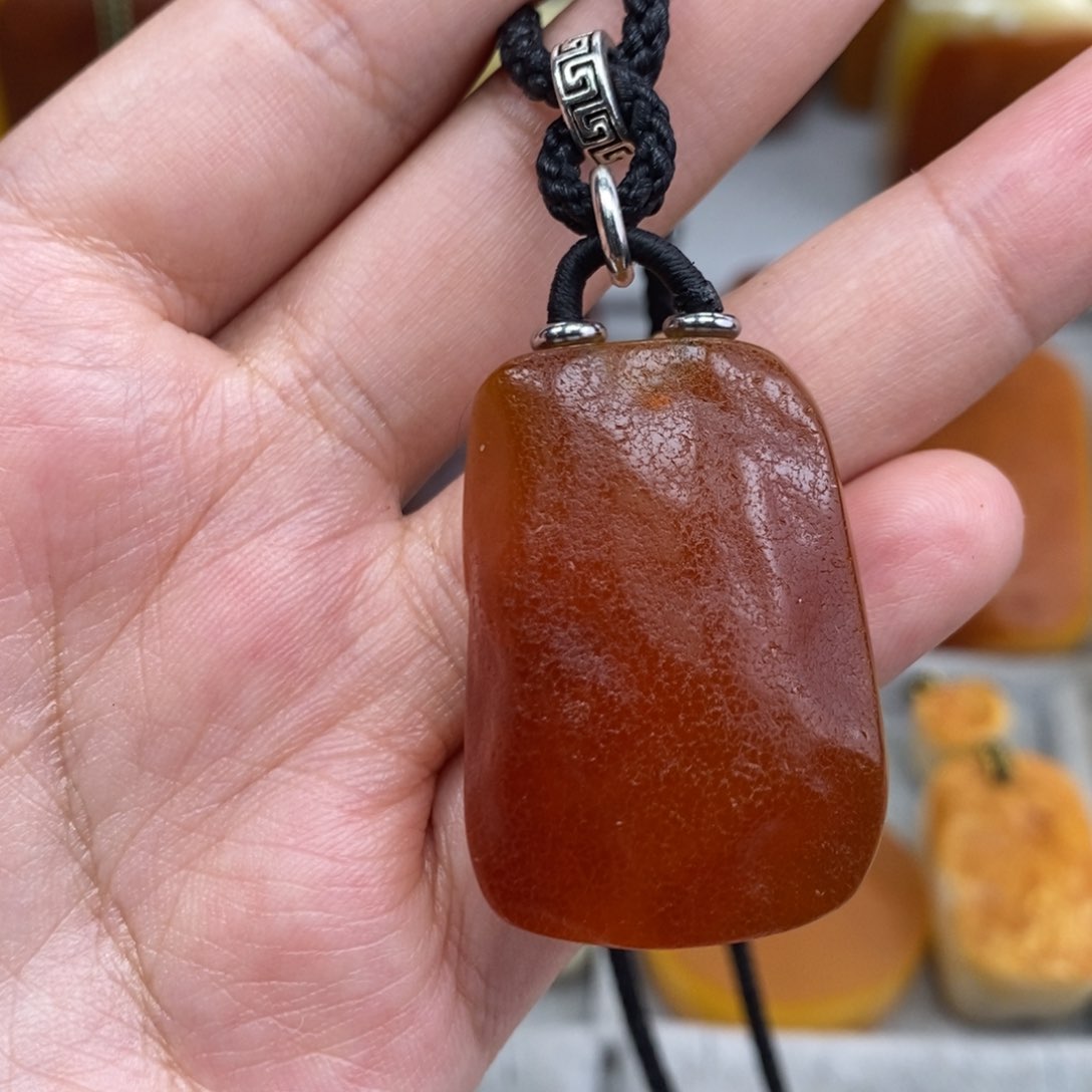 琥珀吊坠(赠链)未镶嵌