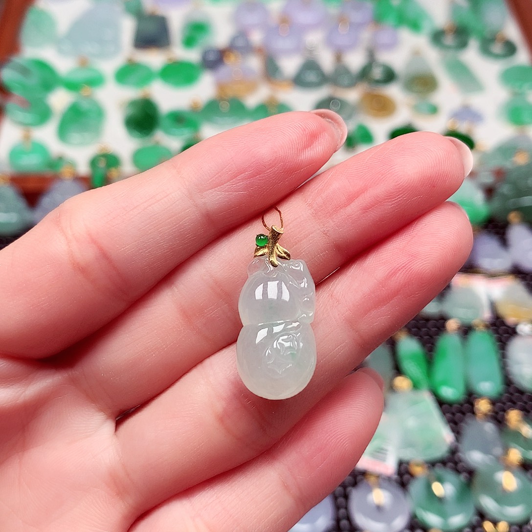 翡翠18K金镶嵌颈饰