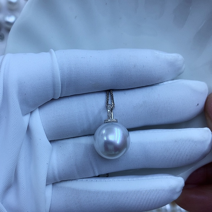 ****吊坠(不含链)18K金镶嵌海水珍珠澳白