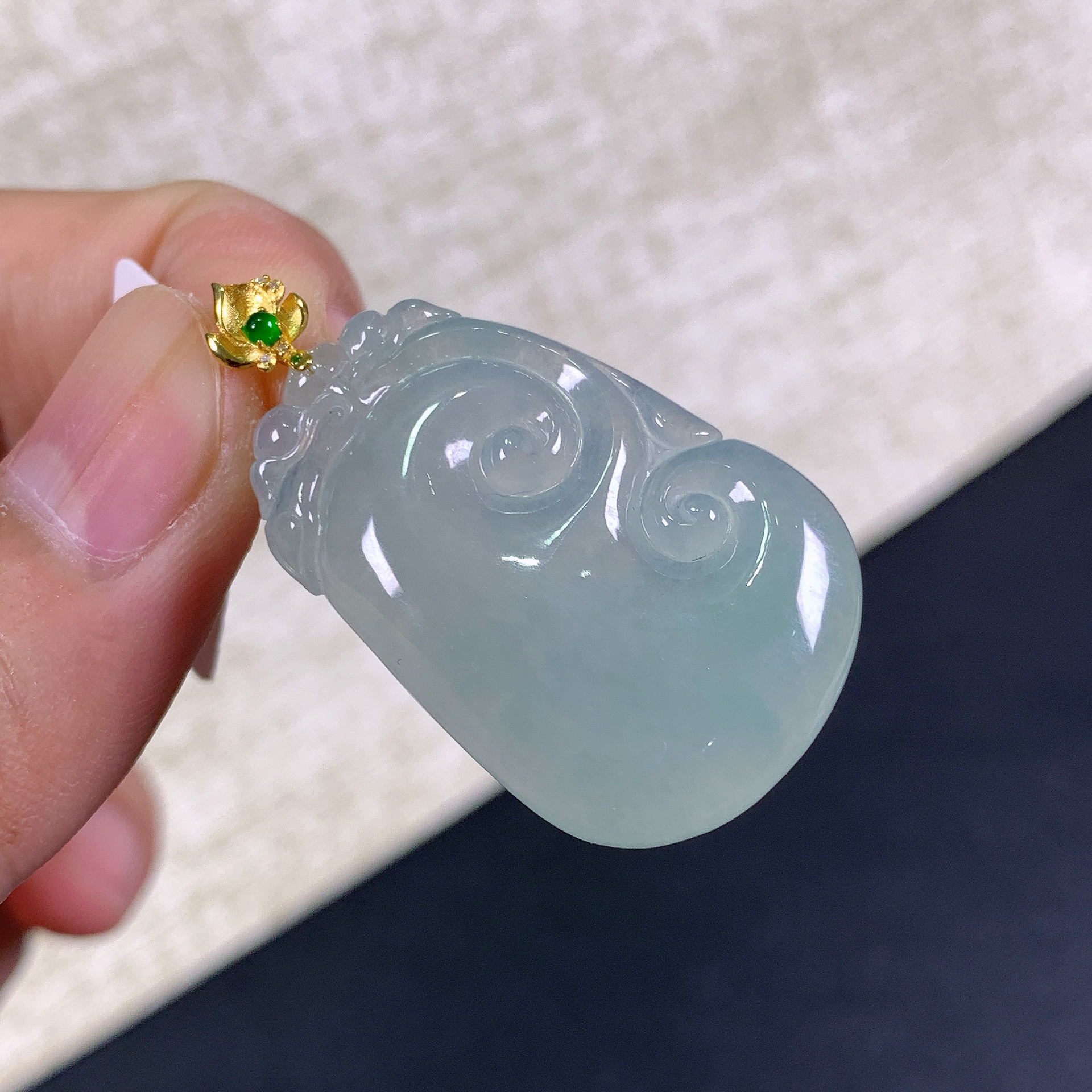 缅甸天然A货翡翠18k金镶嵌冰润如意吊坠40.8x22.6x5.2