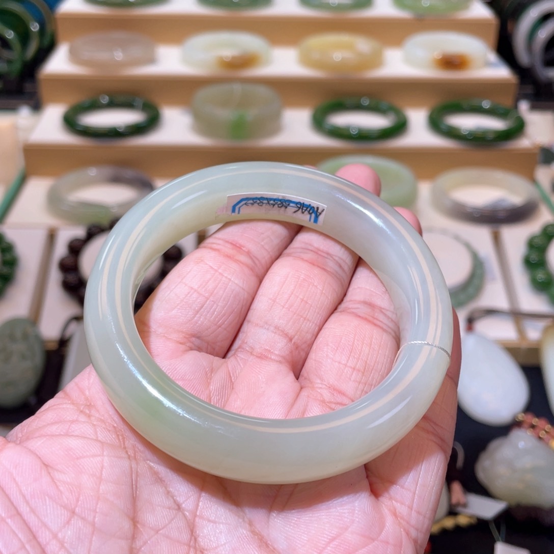 和田玉高品三色翠青手镯58+未镶嵌