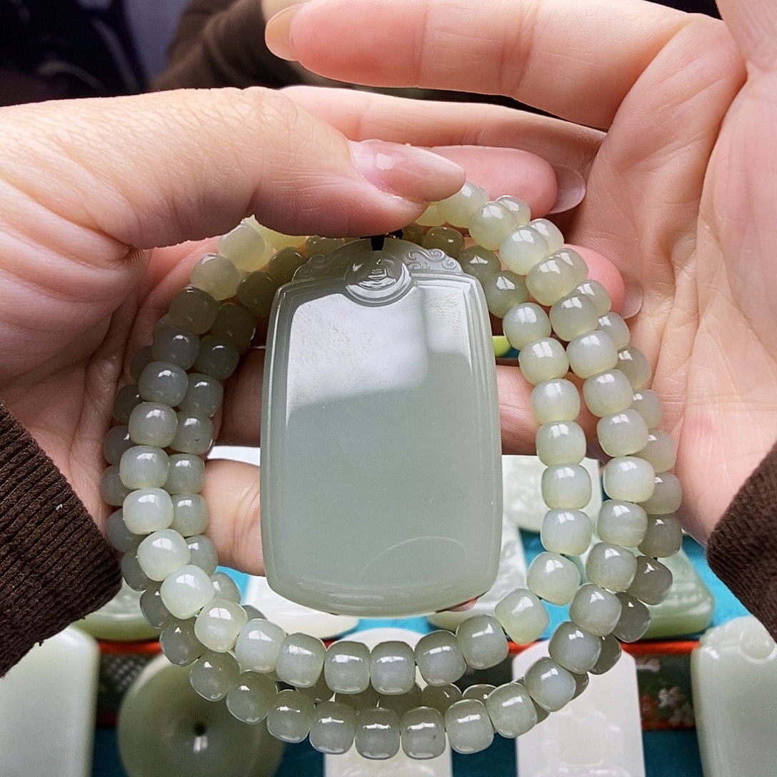 妖***孽和田玉未镶嵌颈饰