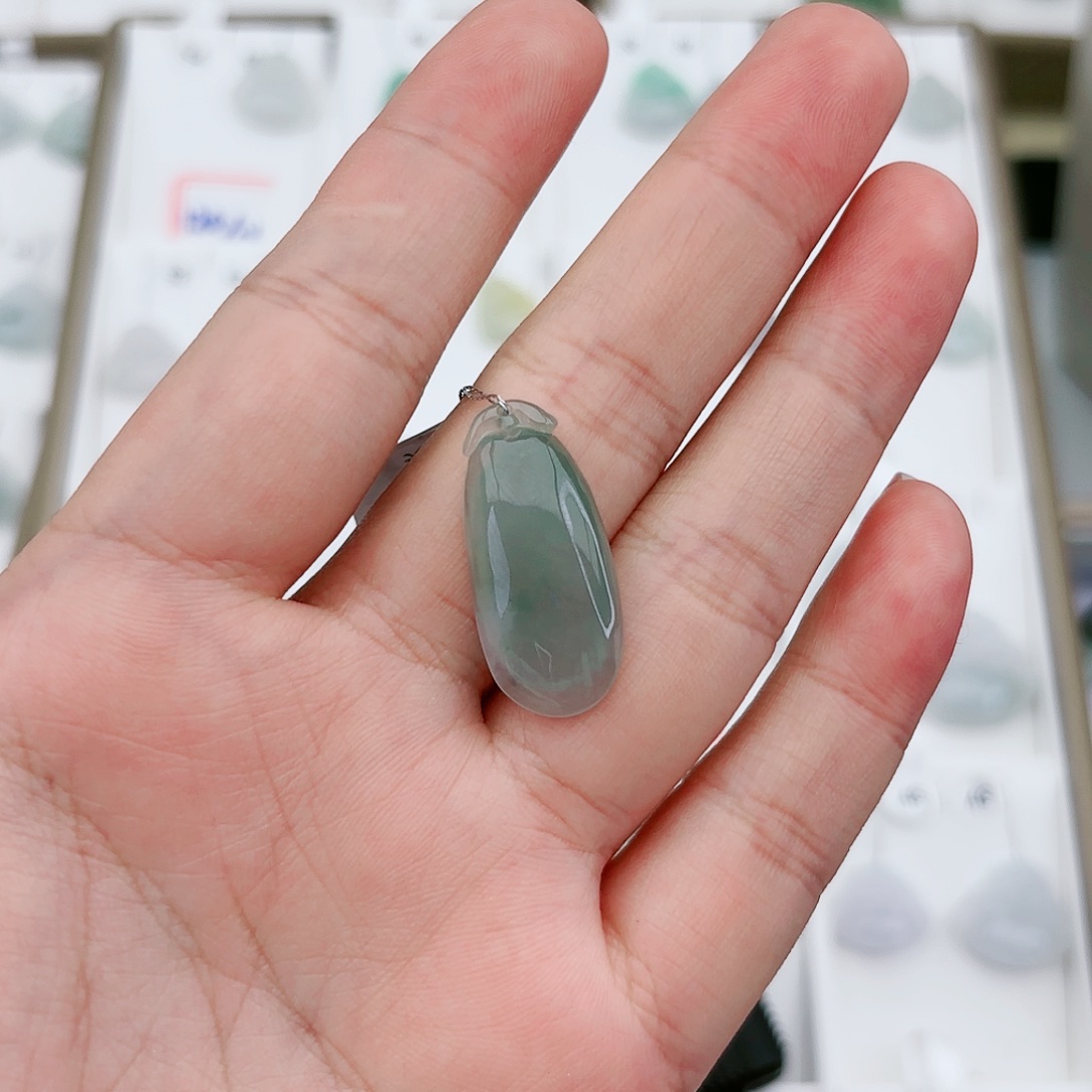 翡翠颈饰未镶嵌福瓜