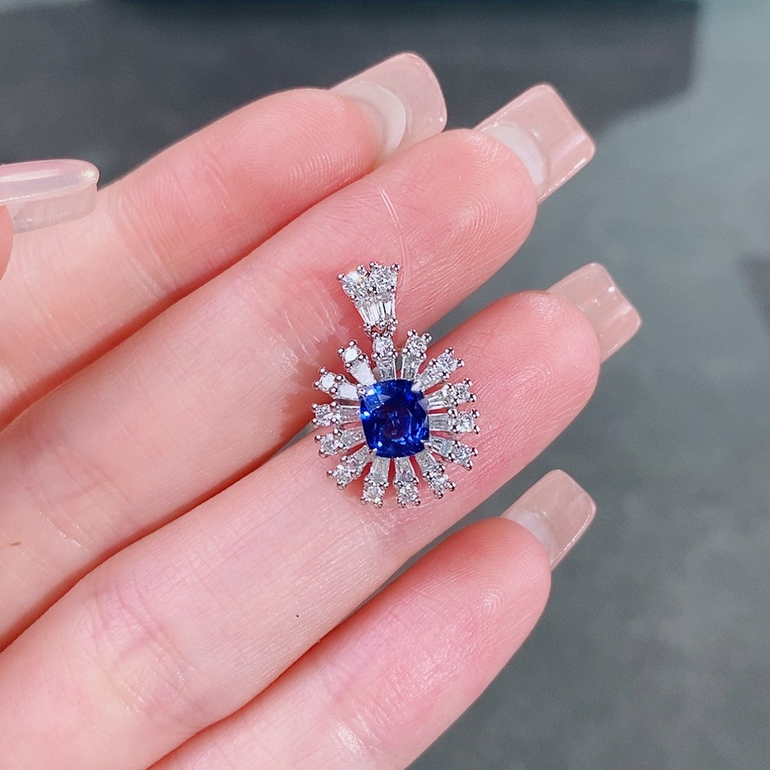 蓝宝石颈饰18K金镶嵌1.06ct