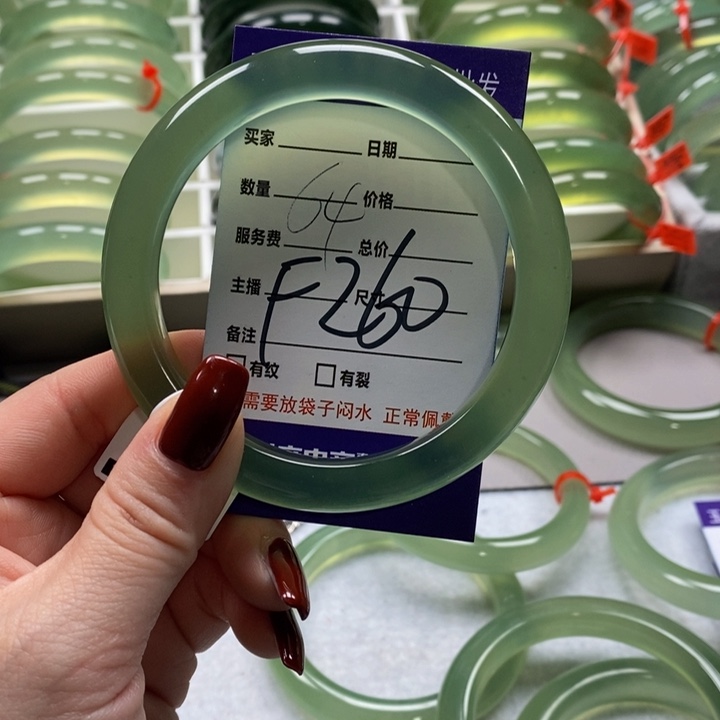 蛇纹石玉手镯未镶嵌上*签