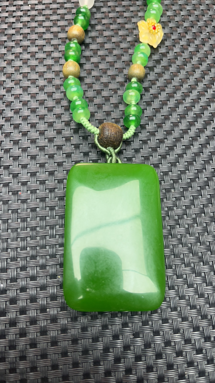 Y8精品和田满绿无事牌吊坠