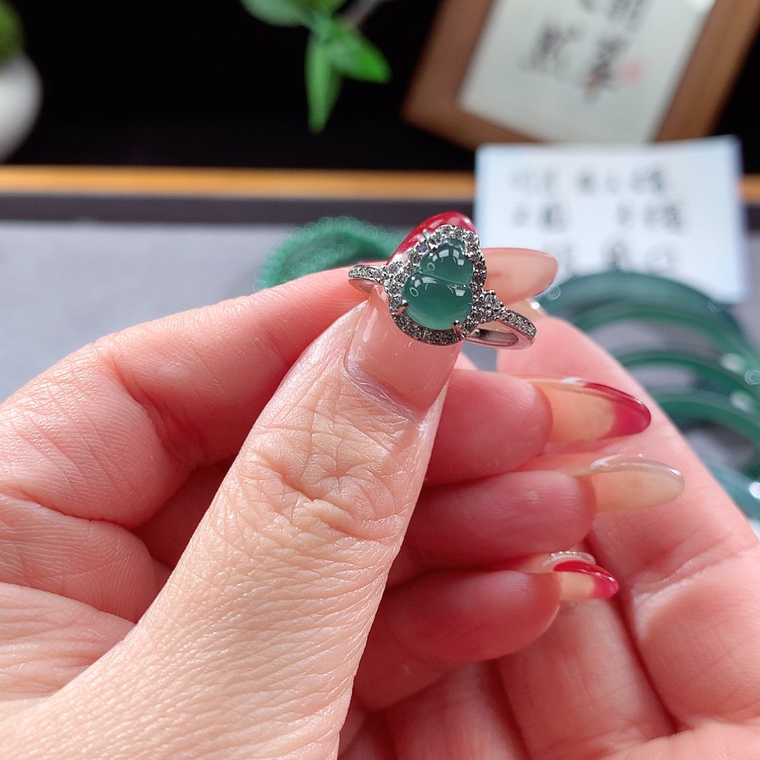 翡翠手镯（圆镯）未镶嵌