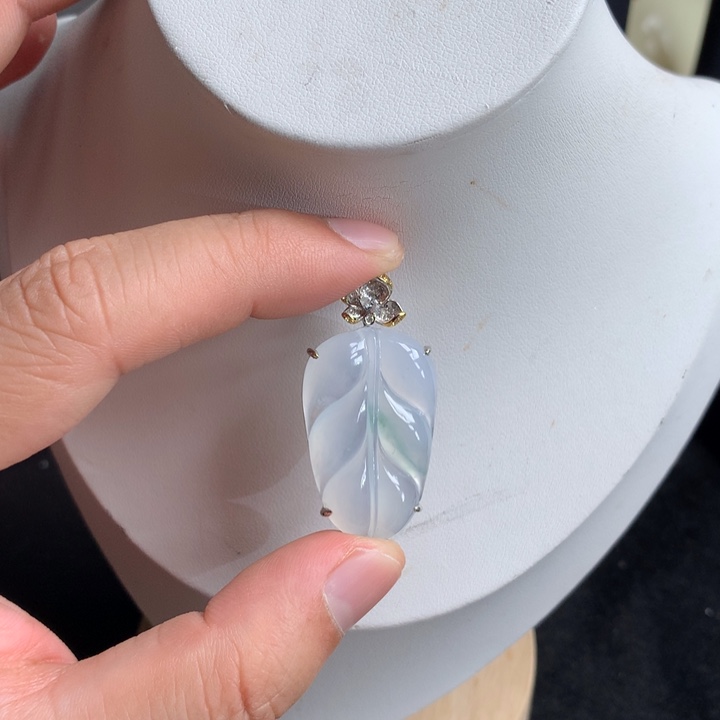 翡翠吊坠(不含链)18K金镶嵌