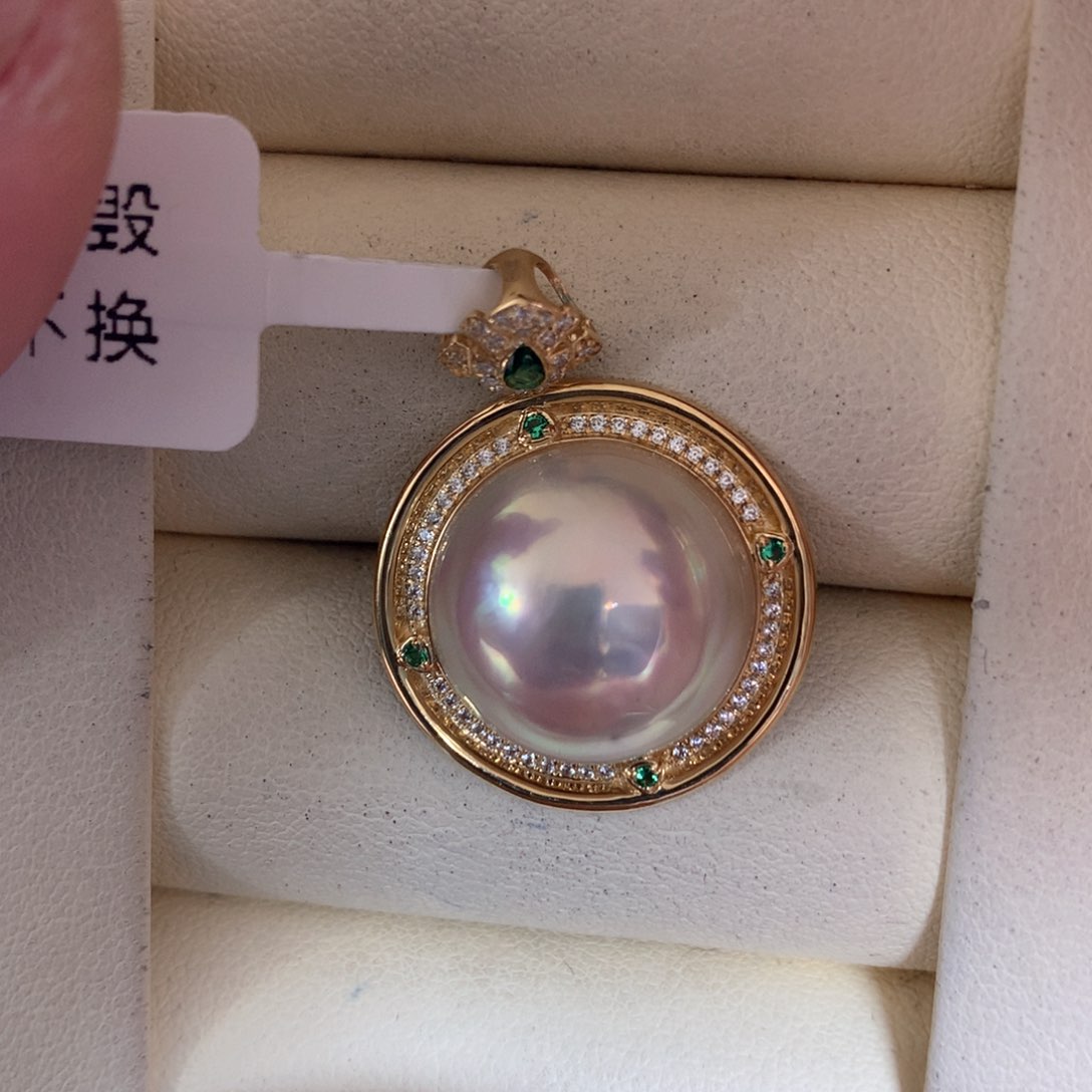 拼合珍珠（马贝珠）颈饰18K金镶嵌