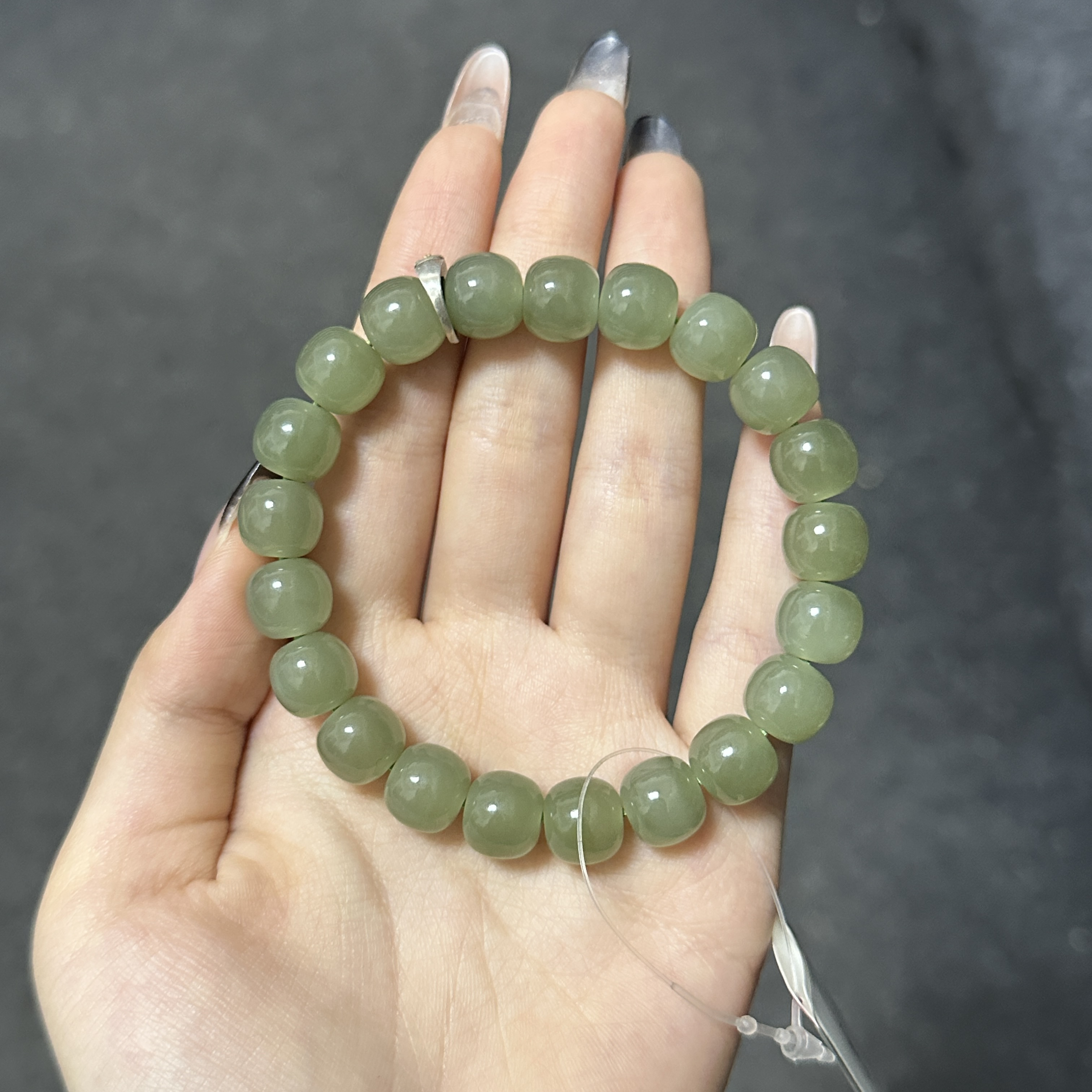 天然和田玉10mm湖水绿老型手串