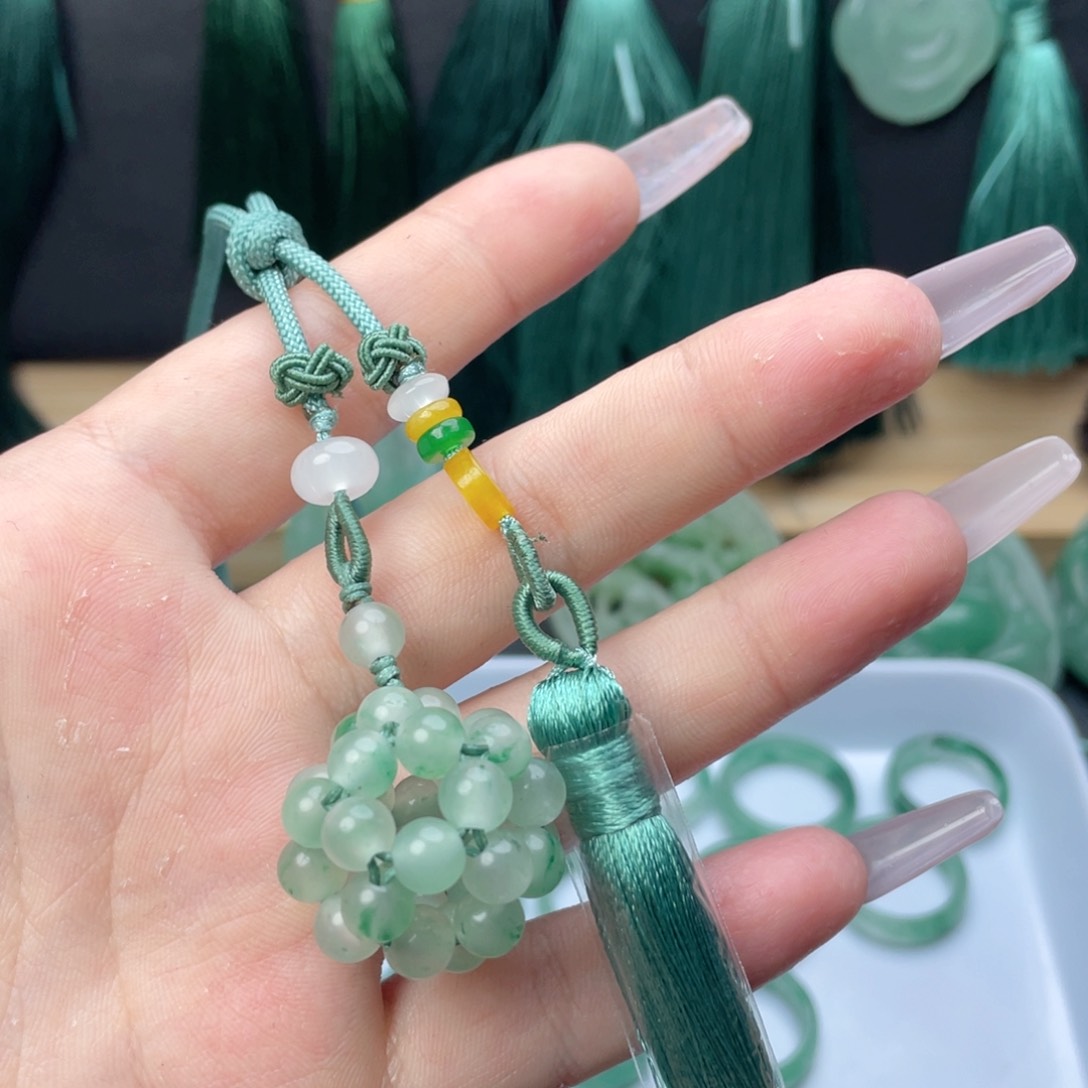 石英质玉未镶嵌颈饰