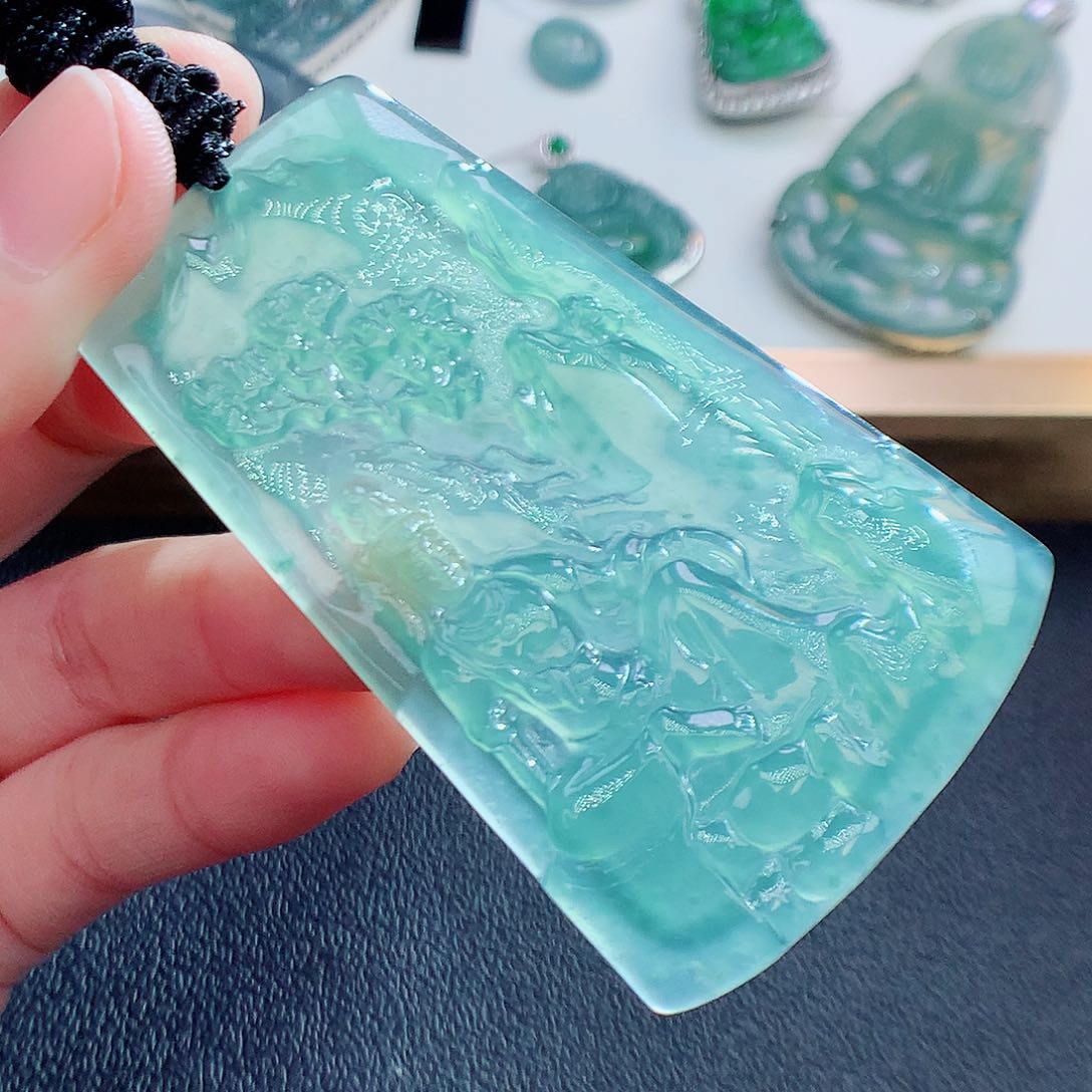 翡翠挂件未镶嵌翡翠