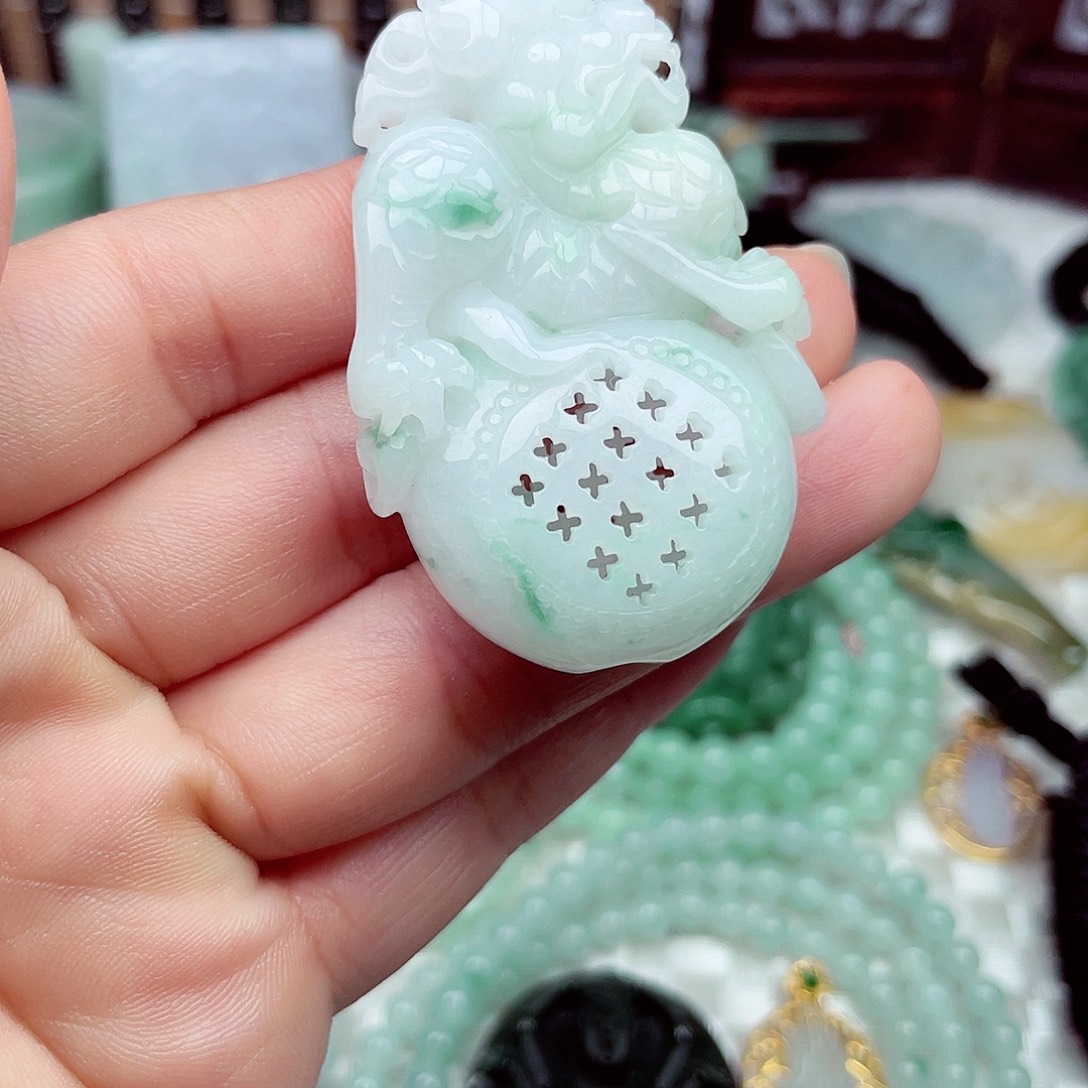 翡翠未镶嵌颈饰翡翠