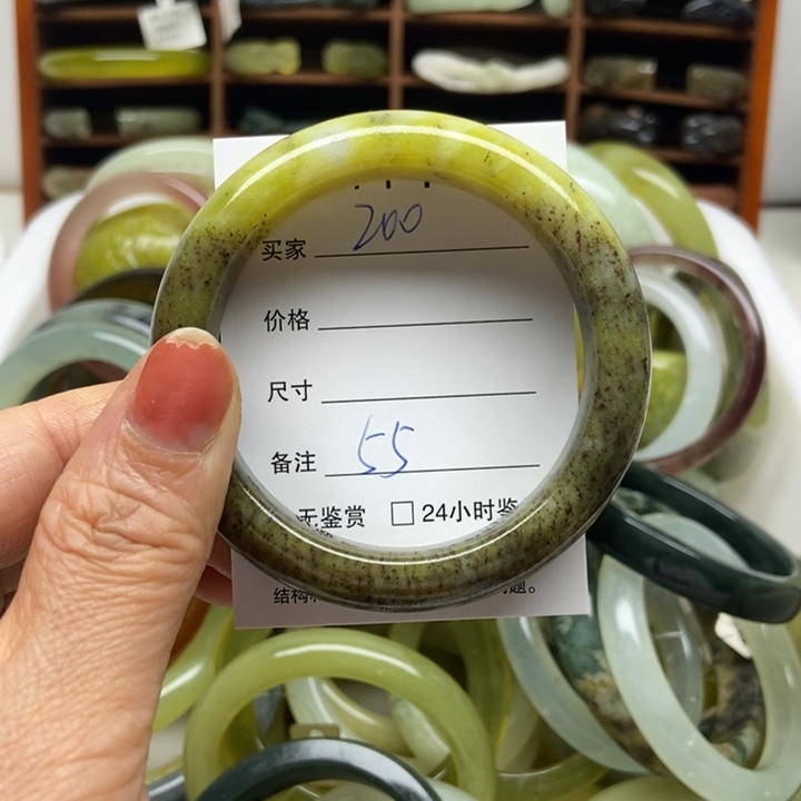 蛇纹石玉未镶嵌手镯