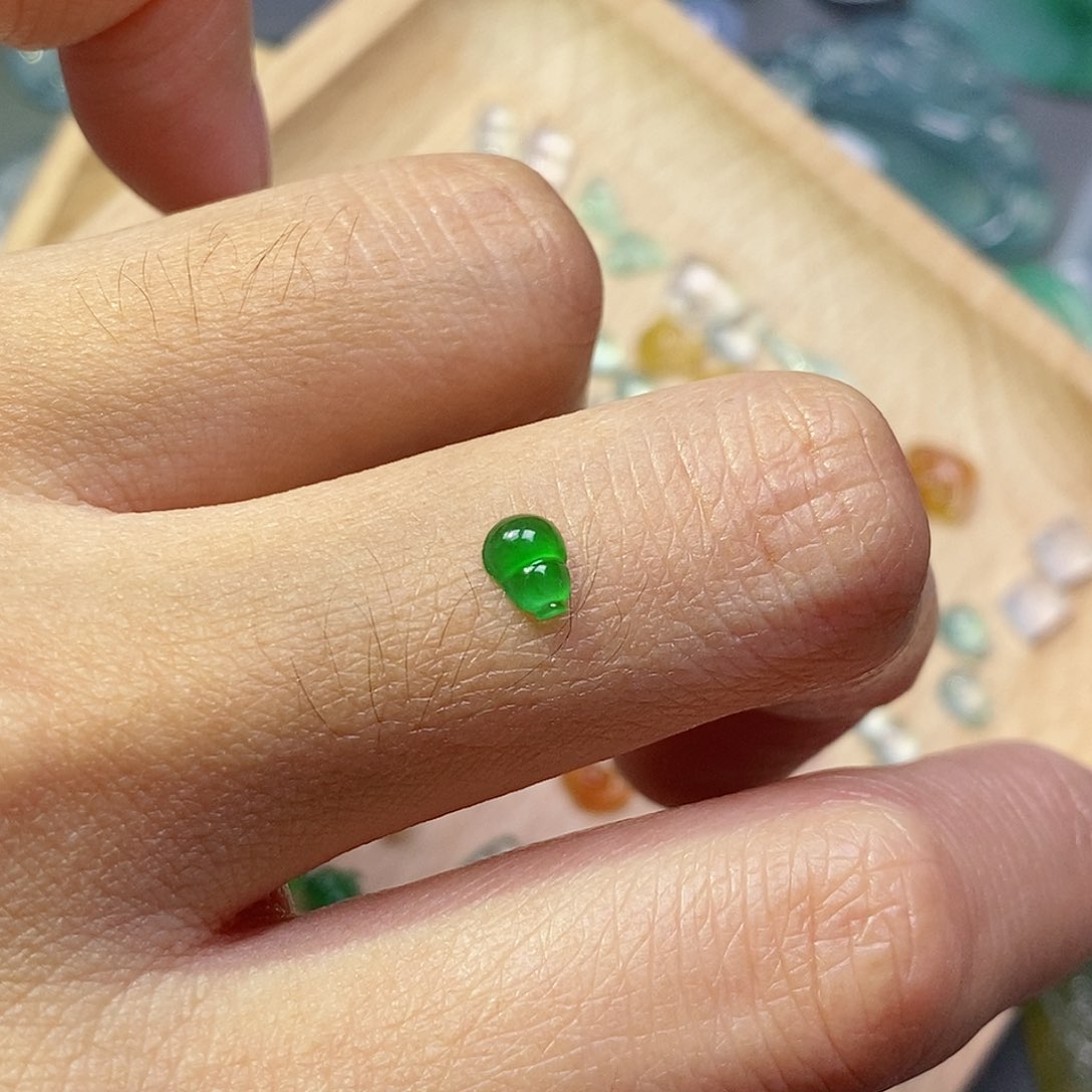 翡翠颈饰未镶嵌臭*～翡翠