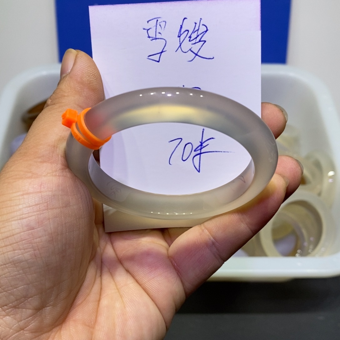 雪***嫂玛瑙/玉髓未镶嵌手镯