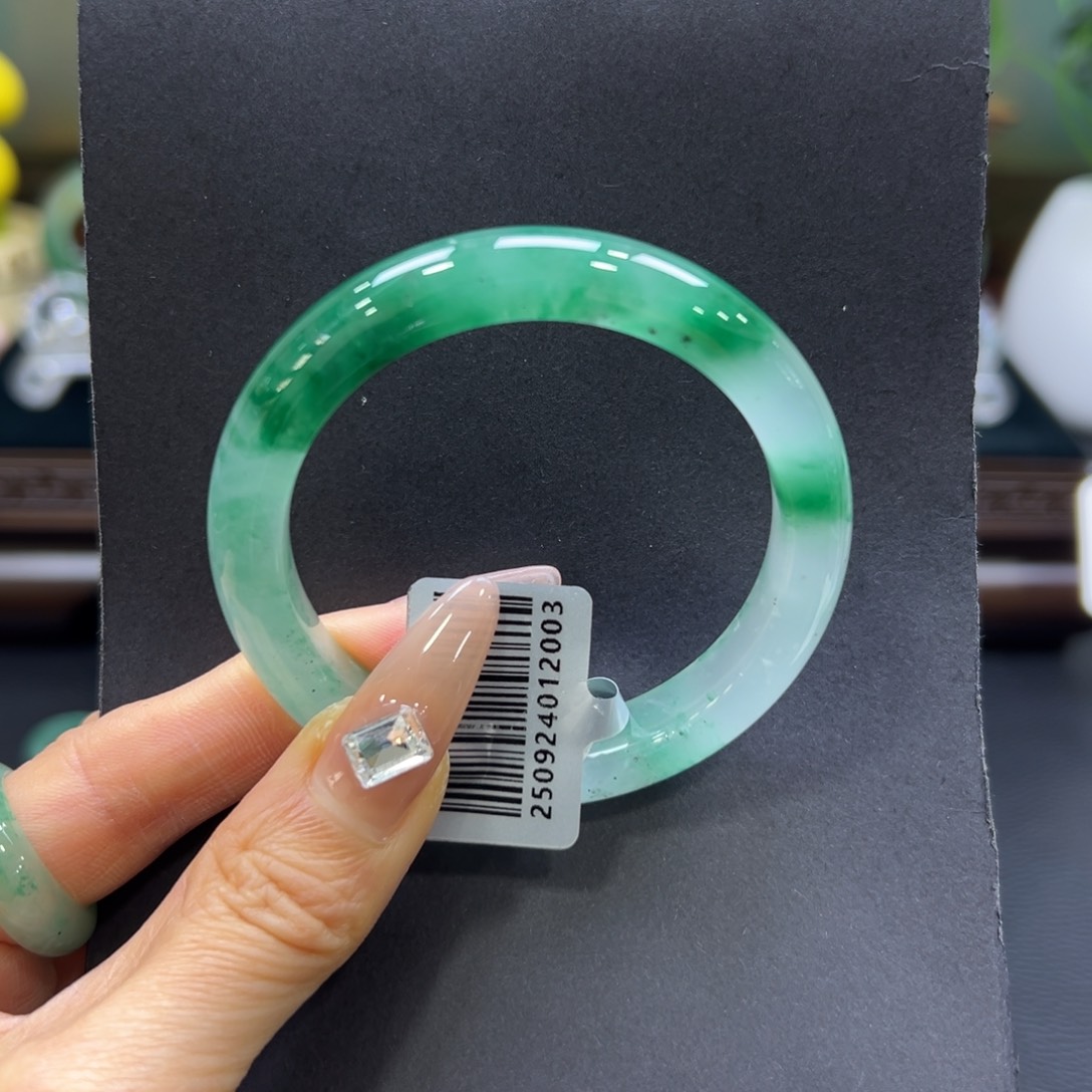 石英质玉（非洲翠）未镶嵌手镯52-53