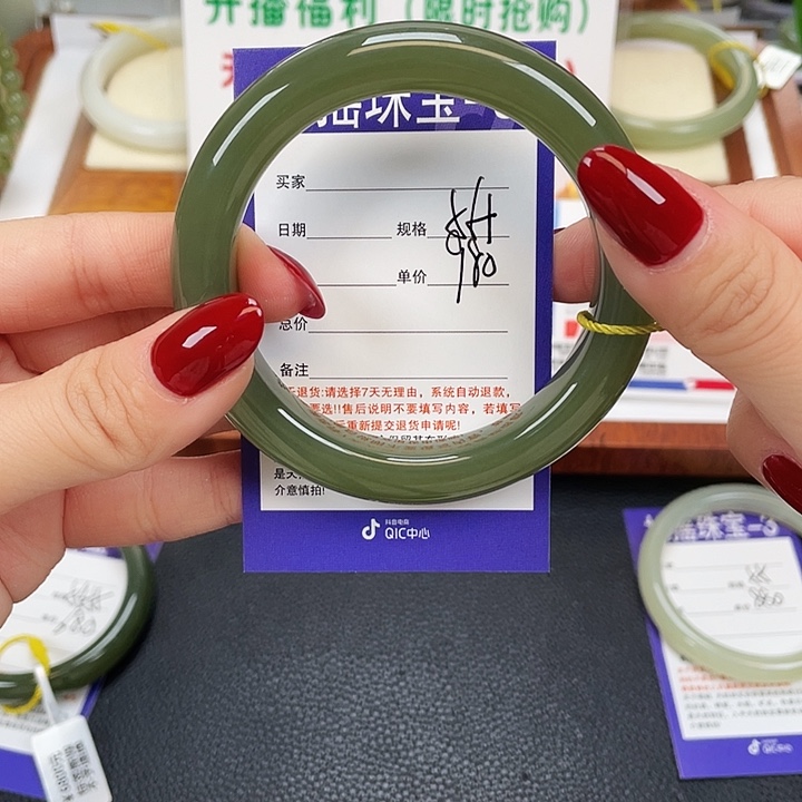 和田玉未镶嵌手镯
