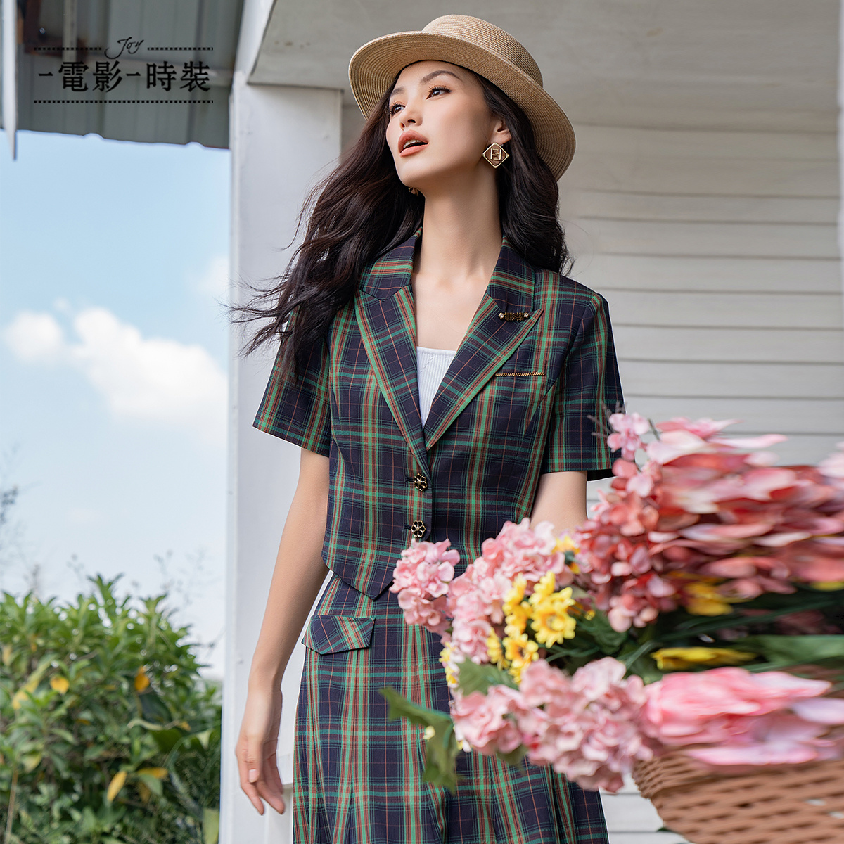 【小余专属】一电影一时装格子西装领短外套FFJG116301