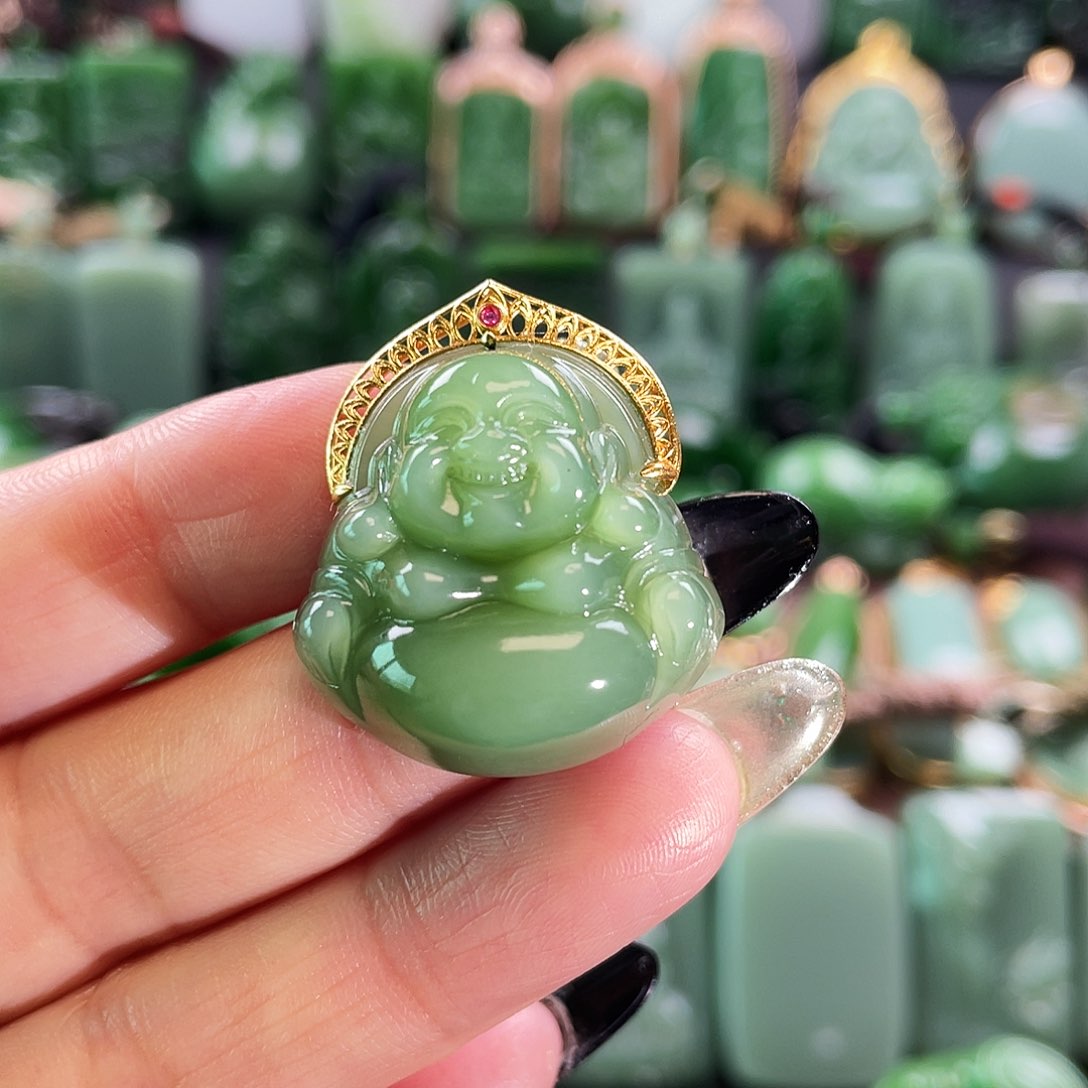 和田玉挂件18K金镶嵌