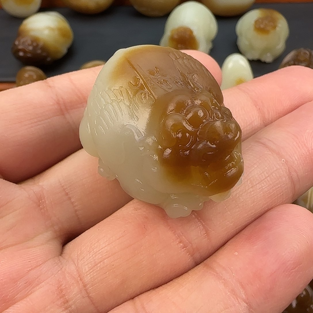 和田玉（糖玉）颈饰未镶嵌路***亚