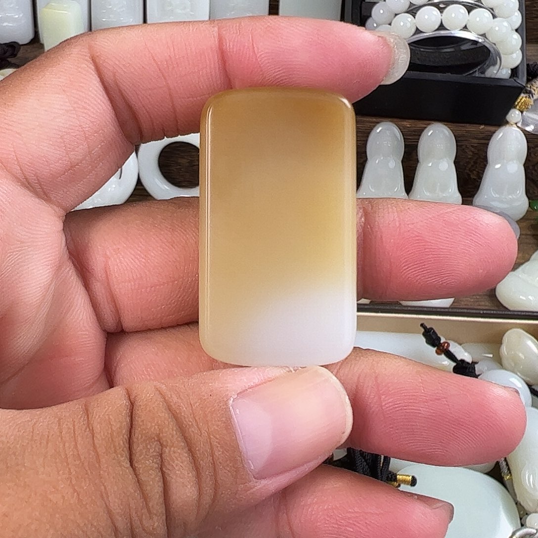 颈饰未镶嵌和田玉