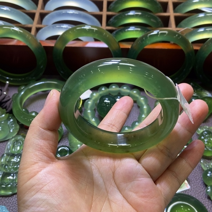 蛇纹石玉未镶嵌手镯53
