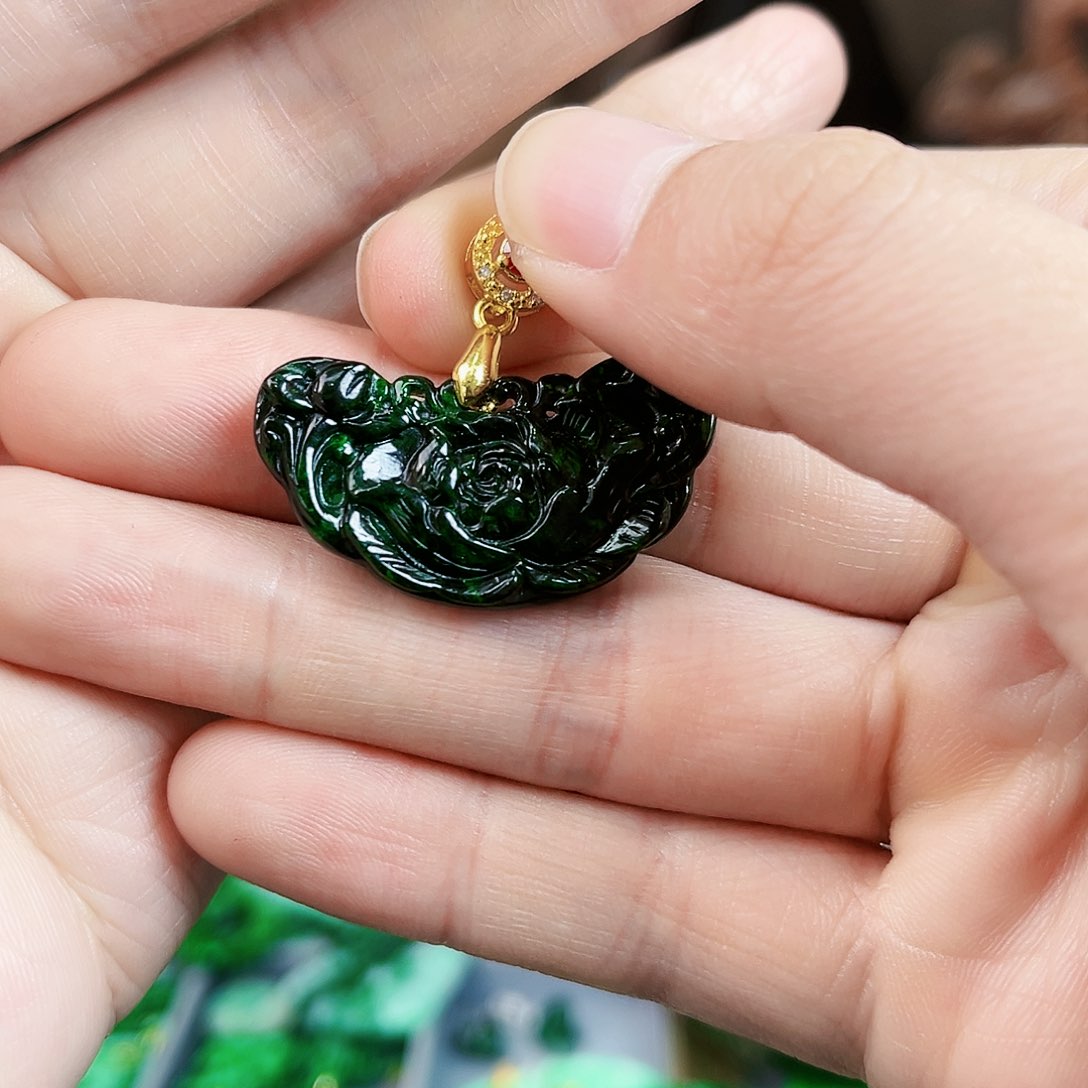 翡翠颈饰未镶嵌吊坠多样性