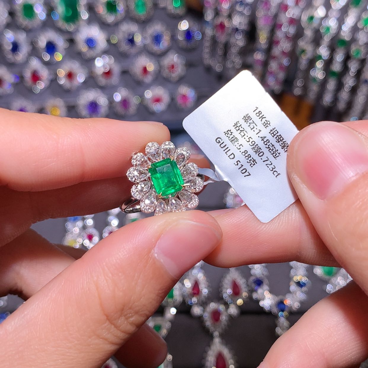 【闪购商品】祖母绿戒指18K金镶嵌