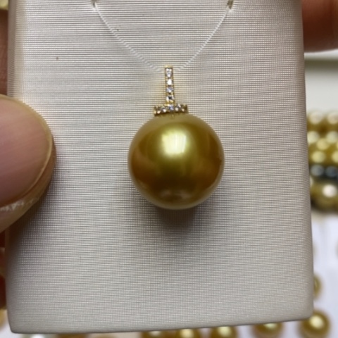18K金镶嵌海水珍珠颈饰