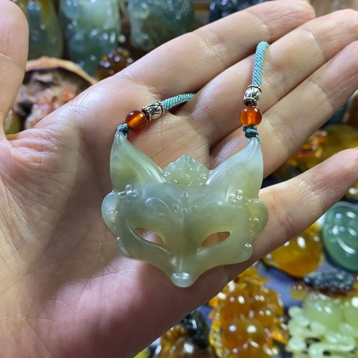 蛇纹石玉未镶嵌颈饰