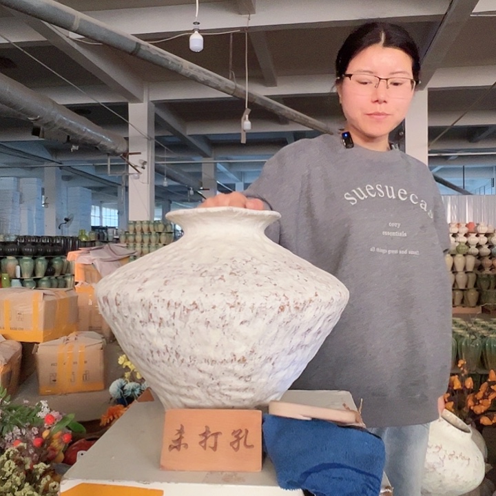 景德镇陶瓷花瓶工厂