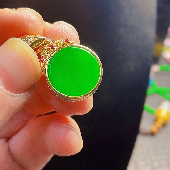 翡翠14K金镶嵌颈饰