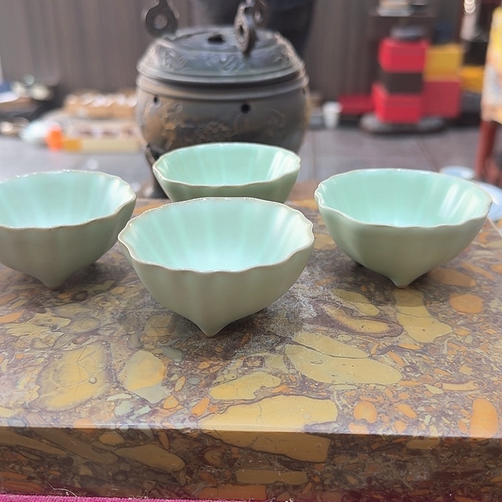 三足汝瓷杯一组四个。。