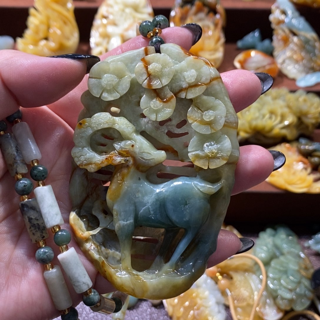 蛇纹石玉未镶嵌颈饰