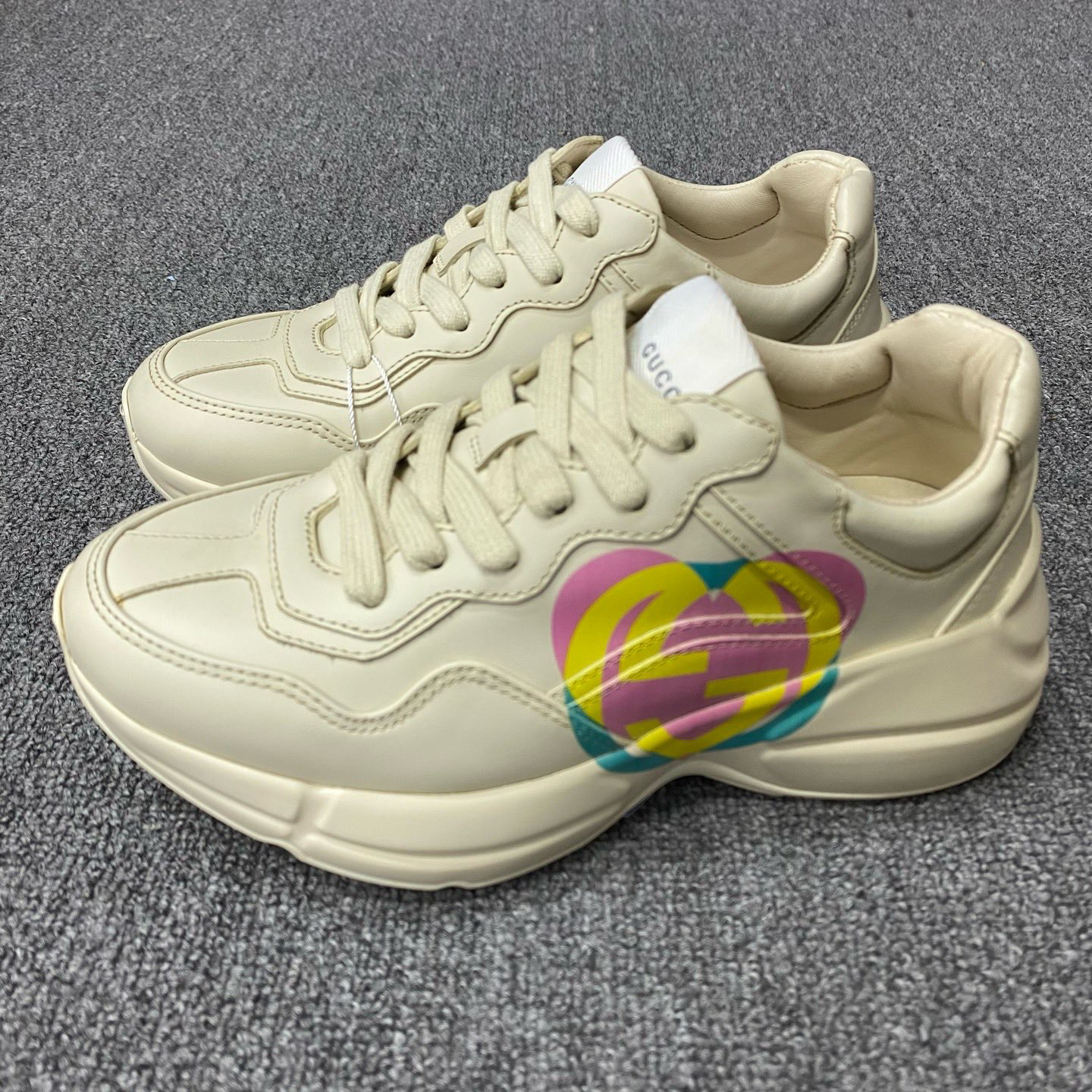 99新 GUCCI/古驰 99新/35码/古驰/粉色爱心印花老爹鞋/BF01171