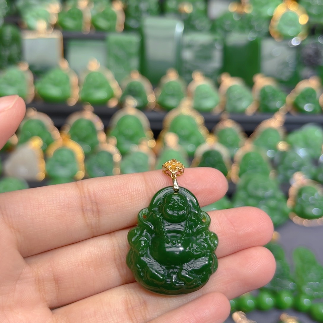 颈饰18K金镶嵌和田玉（碧玉）
