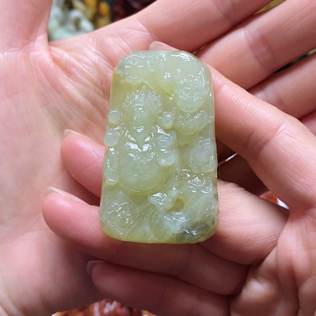 岫玉未镶嵌吊坠(赠链)